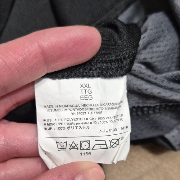 Old Navy Black and Gray Men's Tee - Picture 9 of 10